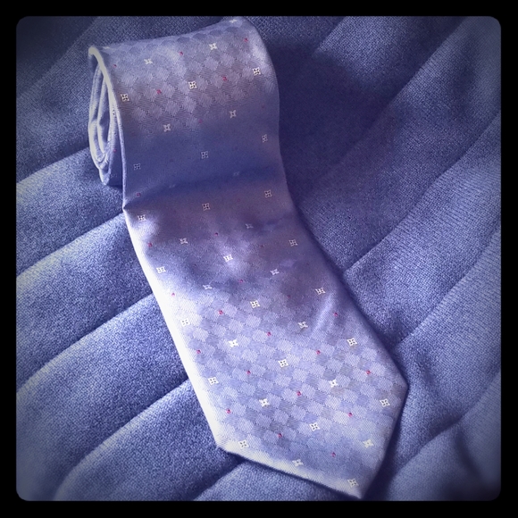Louis Vuitton Other - 💯Louis Vuitton Blue Tie !! 100% Silk. Light Use